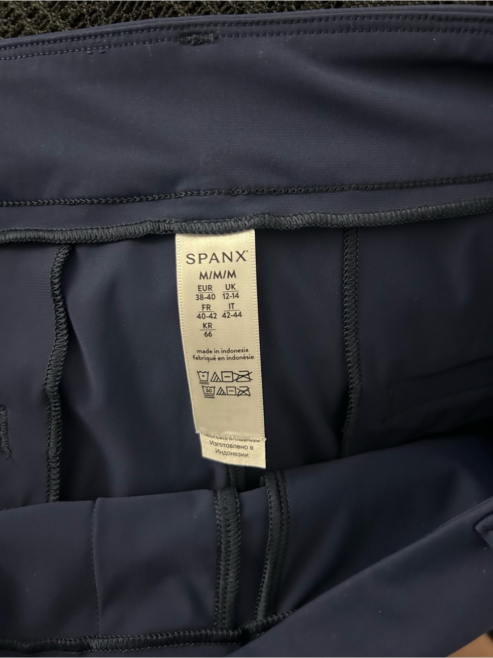 Spanx Sunshine Shorts 4” Classic Navy Blue - Picture 6 of 6